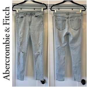 Abercrombie & Fitch Distressed Skinny Jean - 26x28